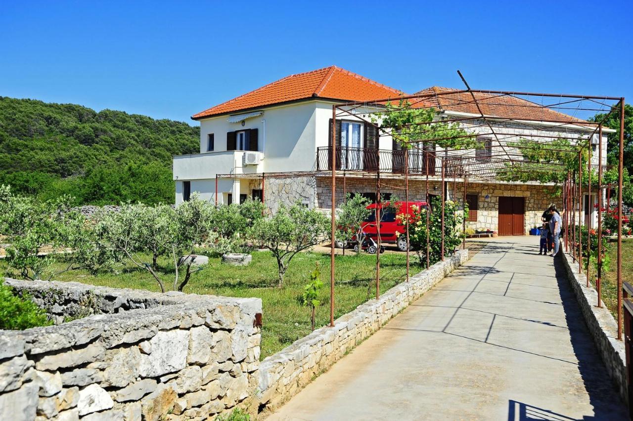Apartments With A Parking Space Gornje Selo, Solta - 15545 Grohote Exterior photo