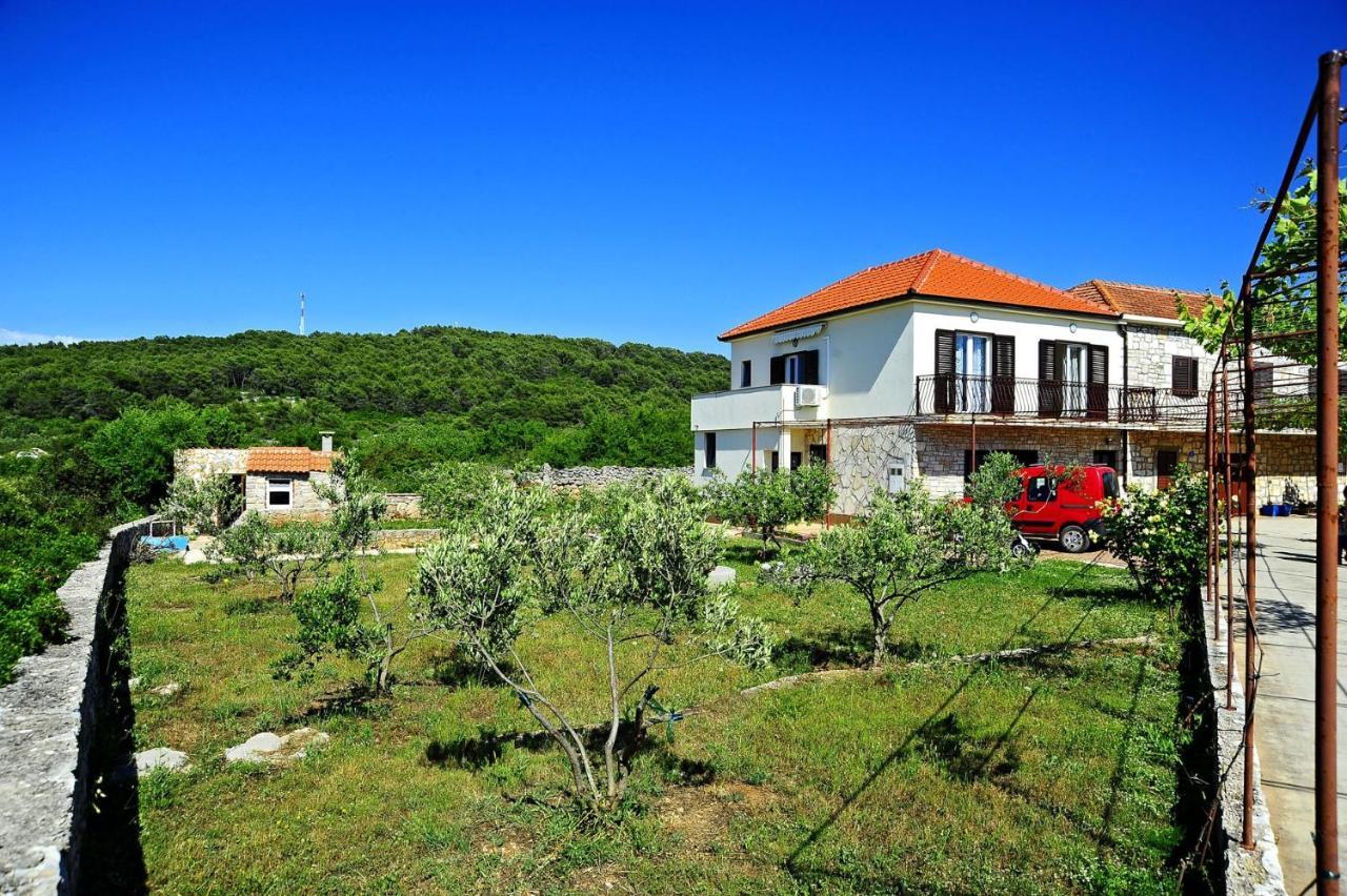 Apartments With A Parking Space Gornje Selo, Solta - 15545 Grohote Exterior photo