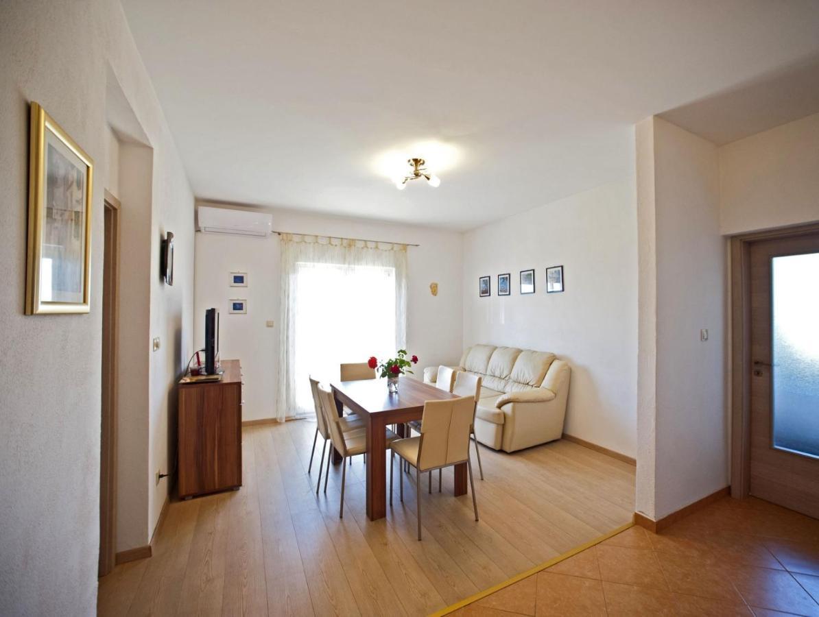 Apartments With A Parking Space Gornje Selo, Solta - 15545 Grohote Exterior photo