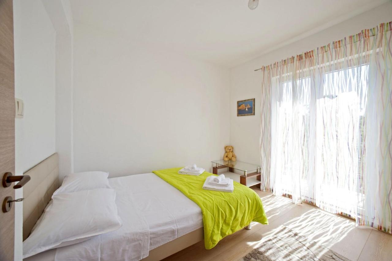 Apartments With A Parking Space Gornje Selo, Solta - 15545 Grohote Exterior photo