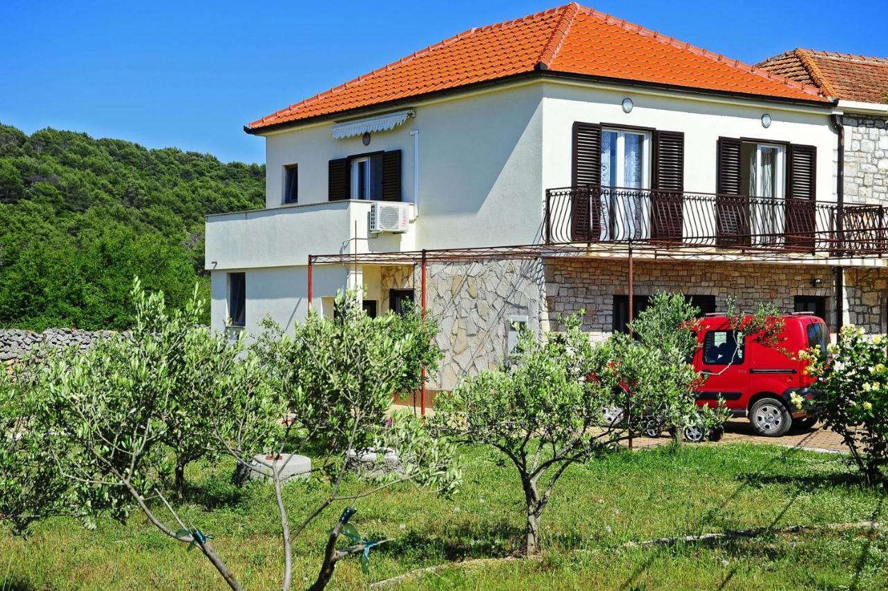 Apartments With A Parking Space Gornje Selo, Solta - 15545 Grohote Exterior photo