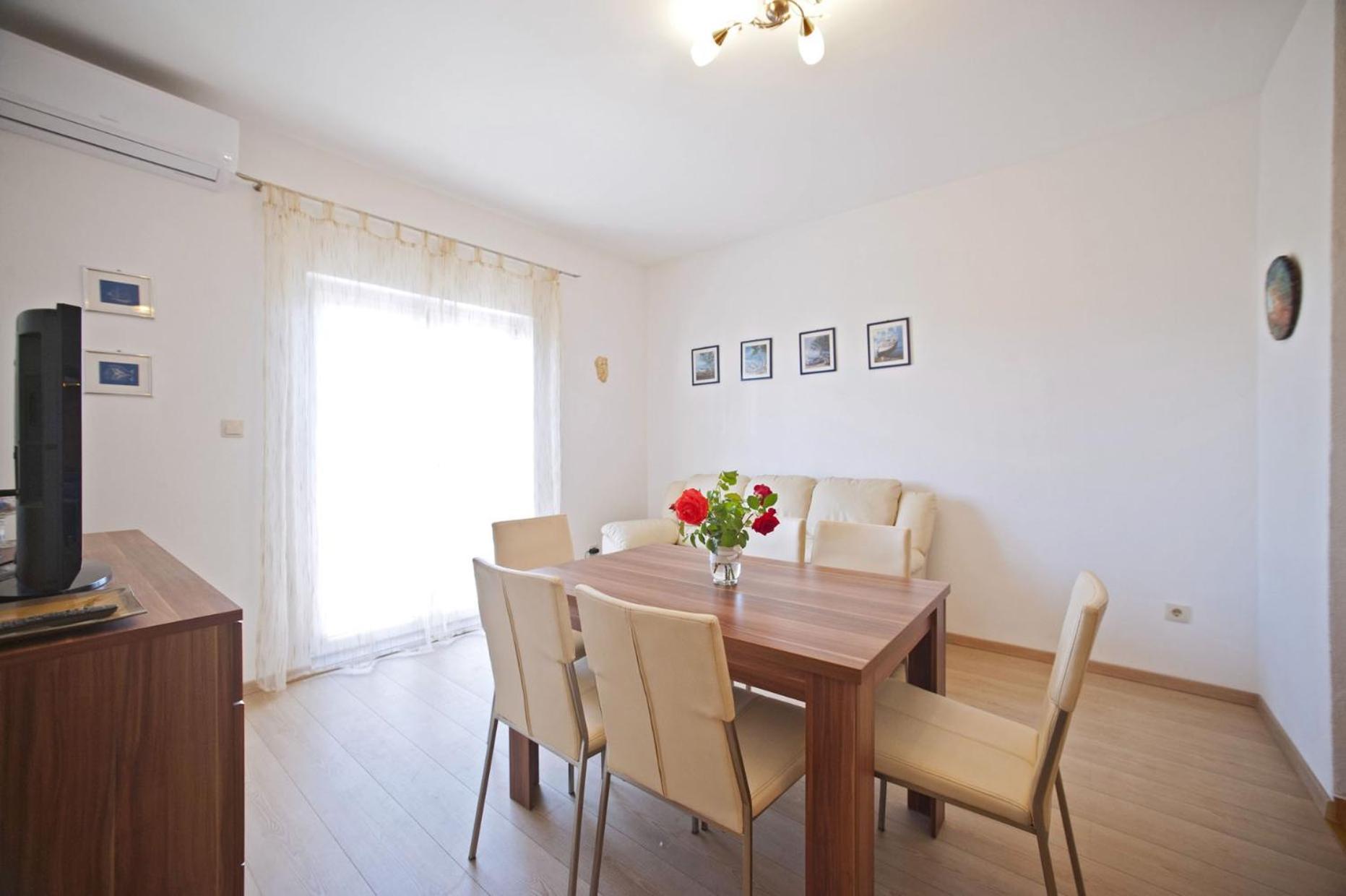 Apartments With A Parking Space Gornje Selo, Solta - 15545 Grohote Room photo