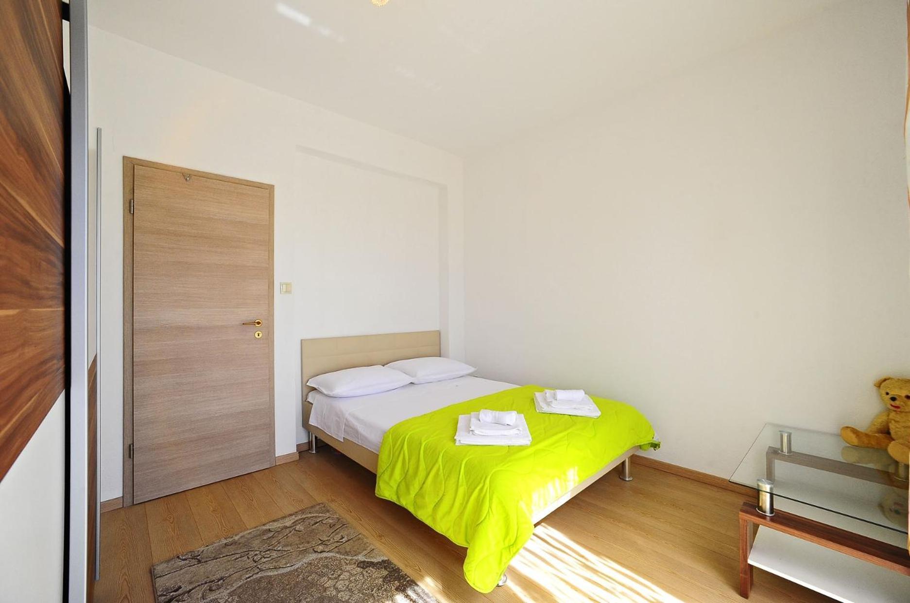 Apartments With A Parking Space Gornje Selo, Solta - 15545 Grohote Room photo