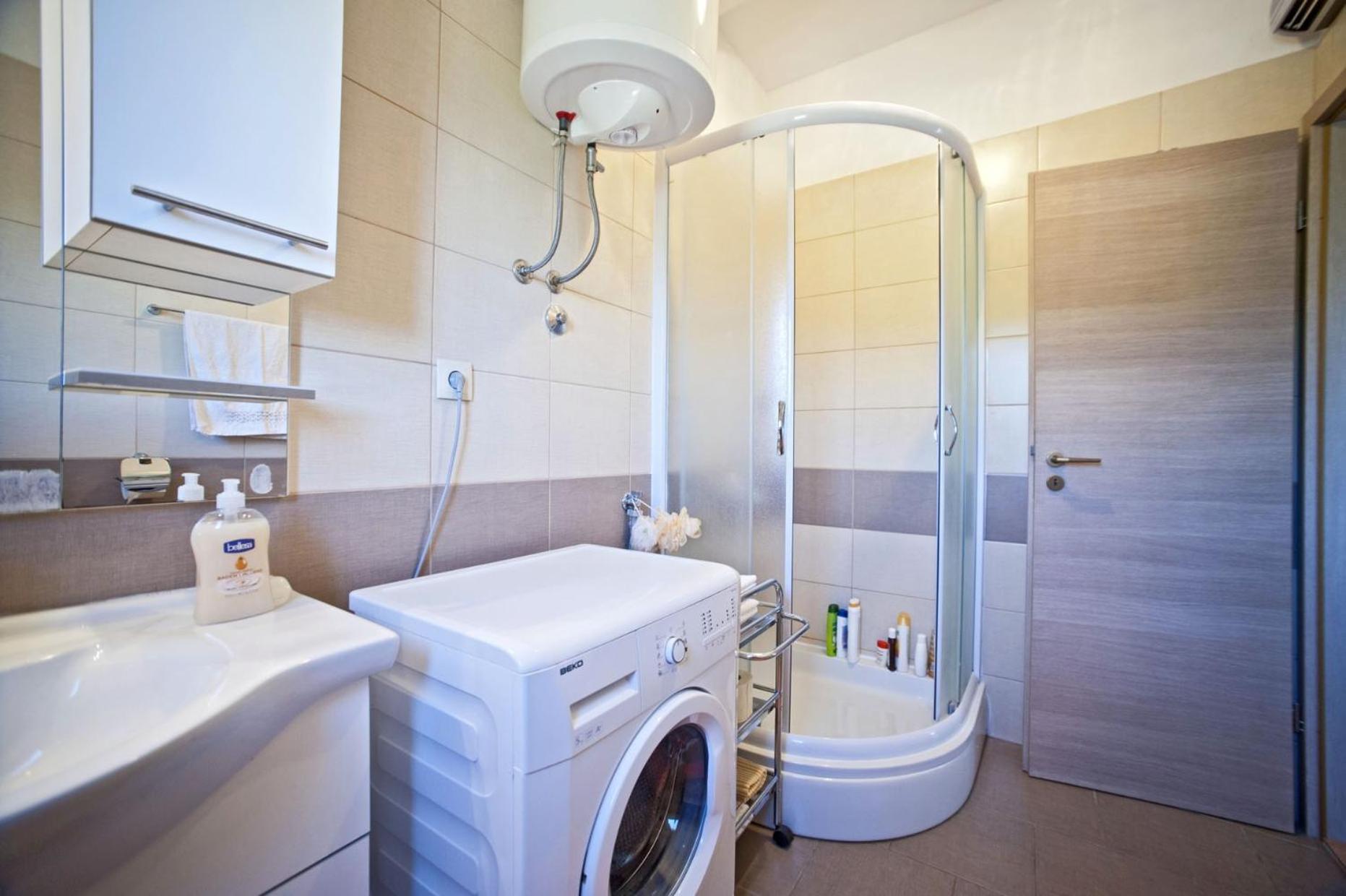 Apartments With A Parking Space Gornje Selo, Solta - 15545 Grohote Room photo