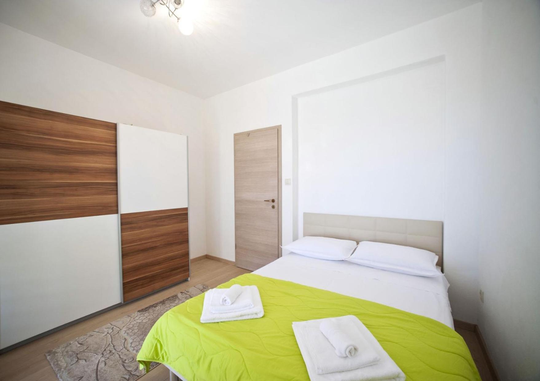 Apartments With A Parking Space Gornje Selo, Solta - 15545 Grohote Room photo